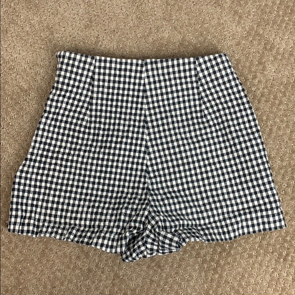 Kendall & Kylie Checkered Shorts - Picture 2 of 3
